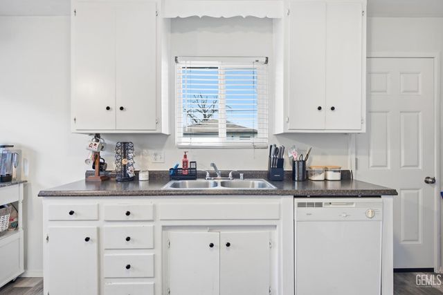 412 N Lincoln Street, Taft, CA 93268