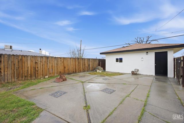 412 N Lincoln Street, Taft, CA 93268