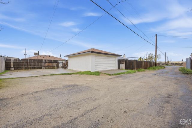 412 N Lincoln Street, Taft, CA 93268