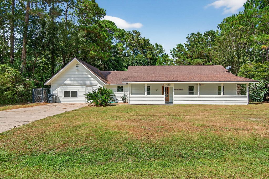 178 Mallet Bayou Road, Freeport, FL 32439