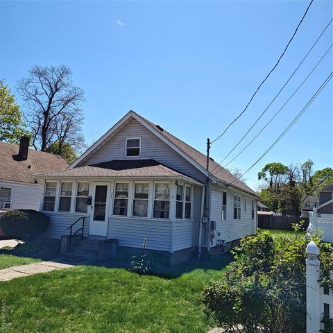 27 Coolidge Avenue, Amityville, NY 11701