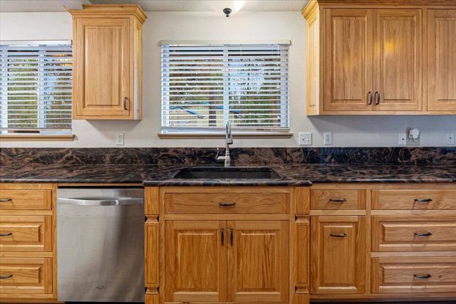 53001 Loop Drive, La Pine, OR 97739