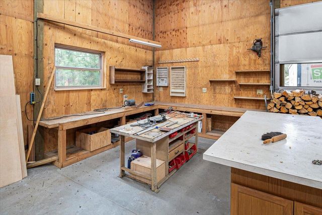 53001 Loop Drive, La Pine, OR 97739