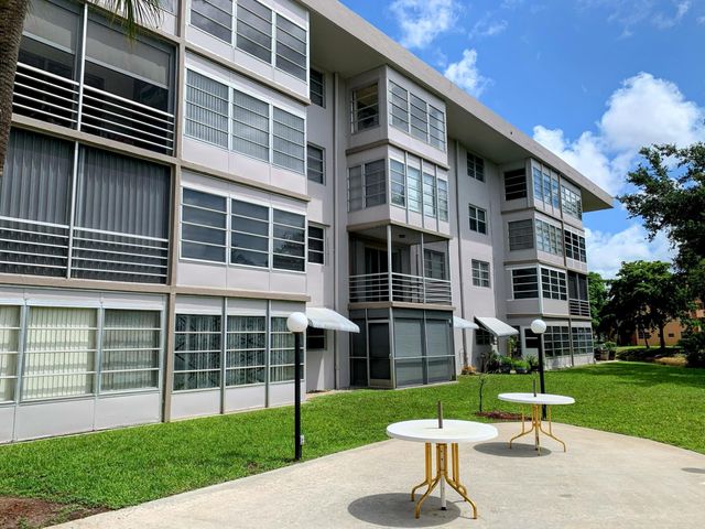 2800 NW 47th Terrace, Lauderdale Lakes, FL 33313