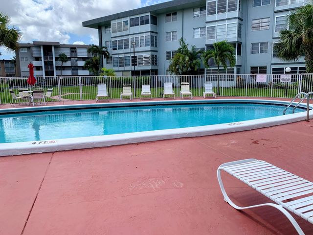 2800 NW 47th Terrace, Lauderdale Lakes, FL 33313