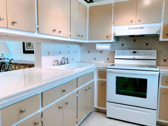 2800 NW 47th Terrace, Lauderdale Lakes, FL 33313