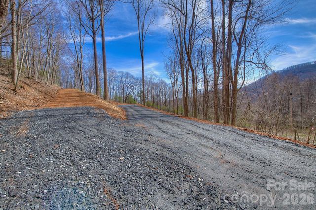 000 Poplar Trail, Spruce Pine, NC 28777