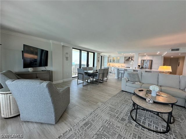 10951 GULFSHORE DR 1405, Naples, FL 34108