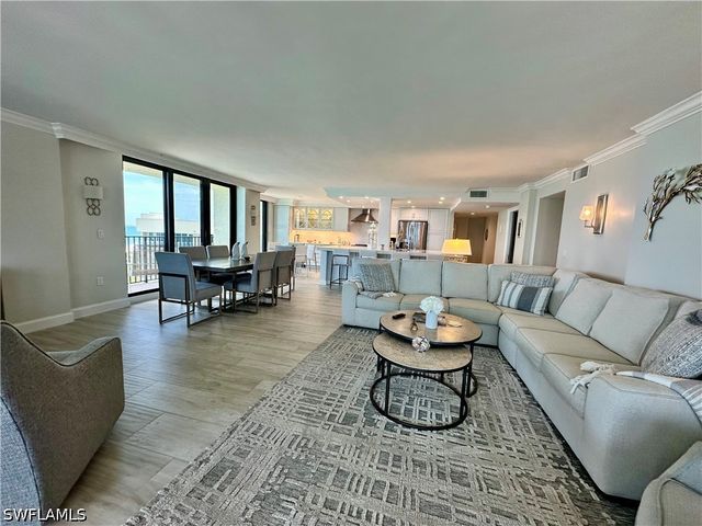 10951 GULFSHORE DR 1405, Naples, FL 34108