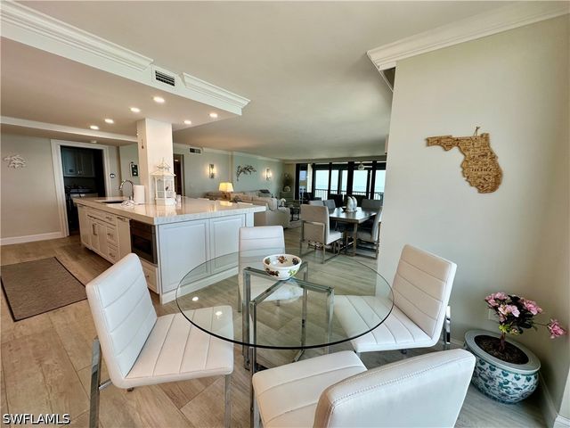 10951 GULFSHORE DR 1405, Naples, FL 34108
