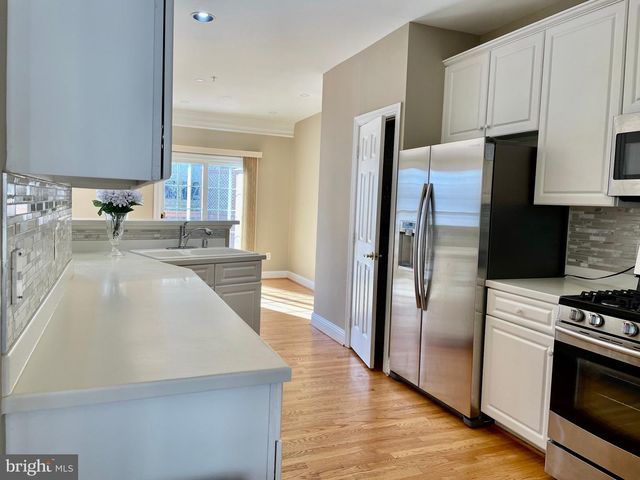 1030 GRAND OAK WAY, Rockville, MD 20852