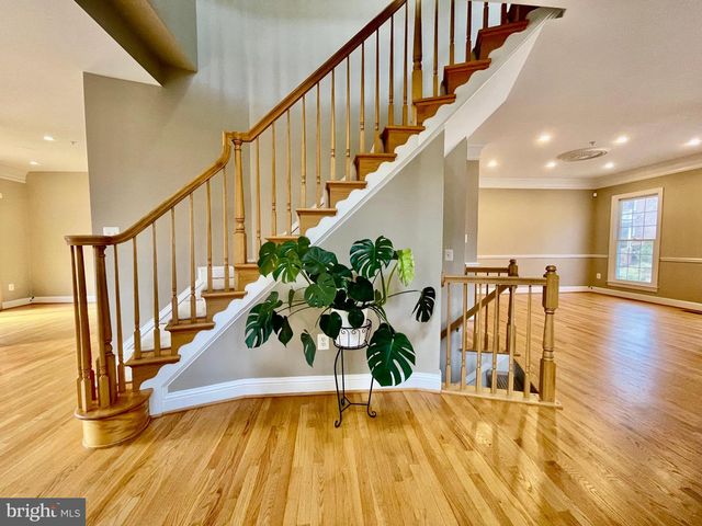 1030 GRAND OAK WAY, Rockville, MD 20852