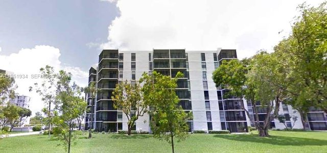3401 N Country Club Dr 310, Aventura, FL 33180