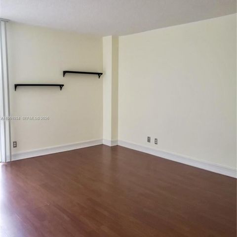 3401 N Country Club Dr 310, Aventura, FL 33180