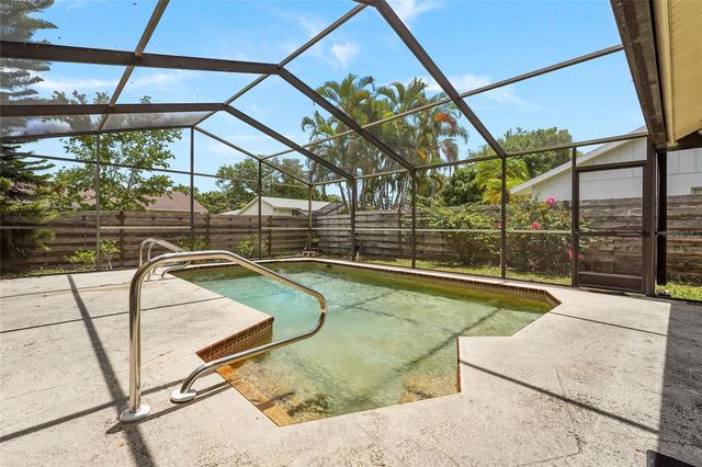 6909 9TH COURT E, Sarasota, FL 34243
