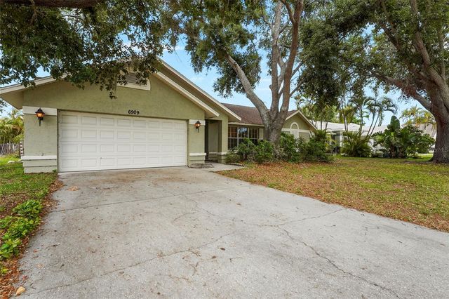 6909 9TH COURT E, Sarasota, FL 34243