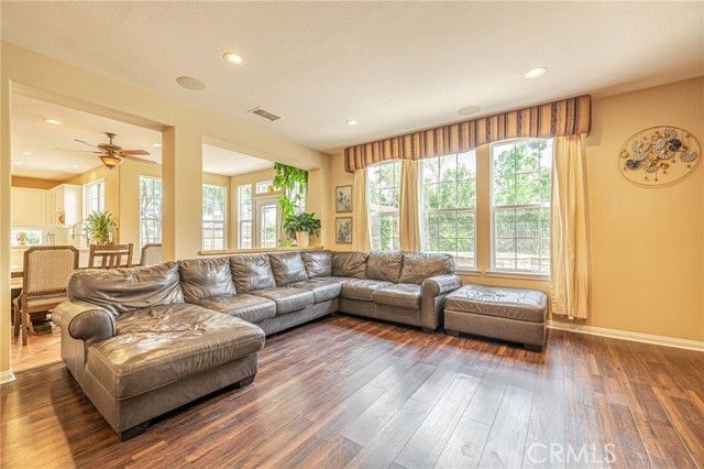 574 Oak Tree Court, Simi Valley, CA 93065