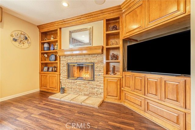 574 Oak Tree Court, Simi Valley, CA 93065