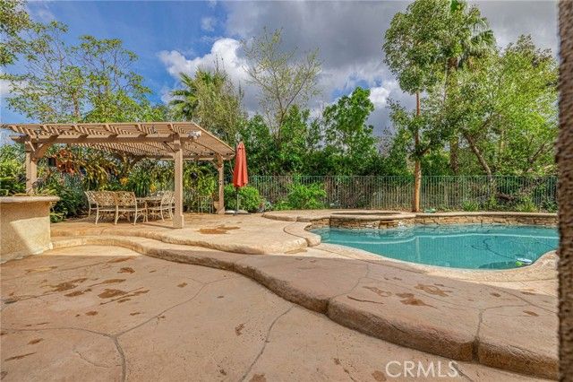 574 Oak Tree Court, Simi Valley, CA 93065