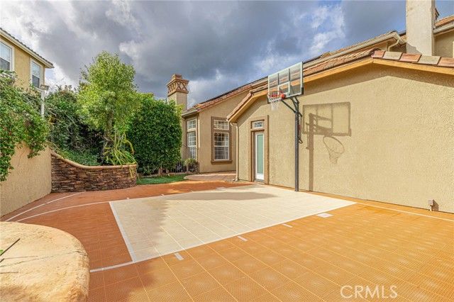 574 Oak Tree Court, Simi Valley, CA 93065