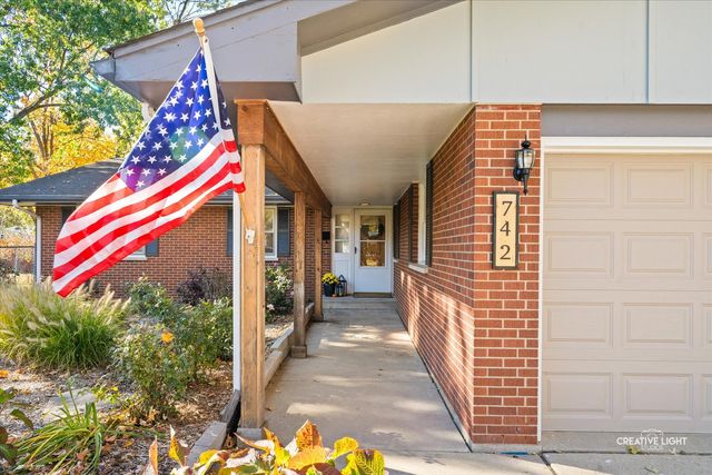 742 N Glenwood Place, Aurora, IL 60506