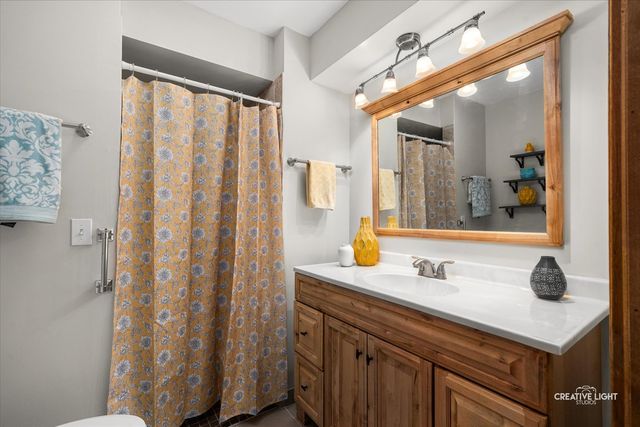 742 N Glenwood Place, Aurora, IL 60506