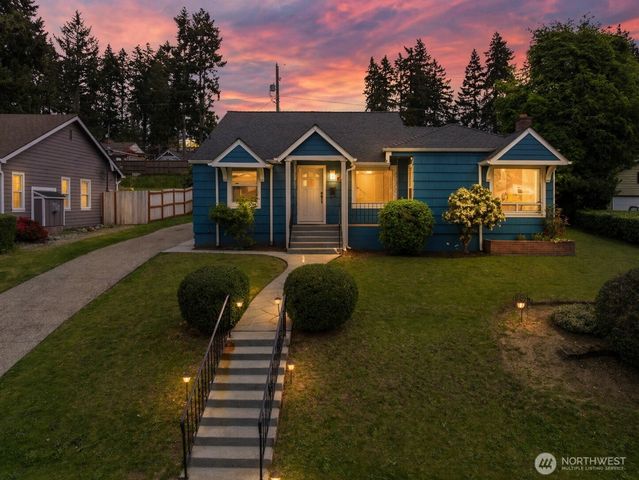 319 Contra Costa Avenue, Fircrest, WA 98466