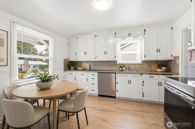 319 Contra Costa Avenue, Fircrest, WA 98466