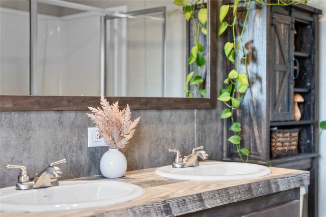 11757 County Road 2429, Kemp, TX 75143