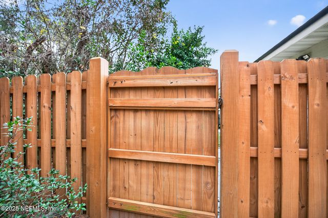 8810 TIMBERJACK Lane, Jacksonville, FL 32256