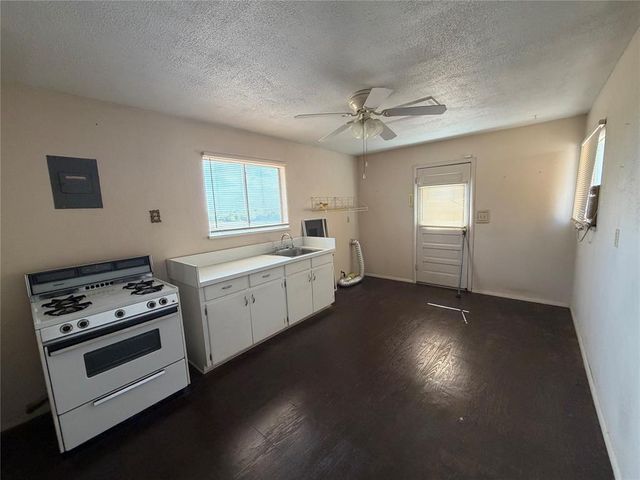 15655 Sooner Avenue, Maysville, OK 73057