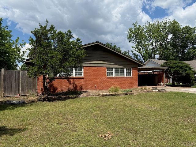 2125 Fremont Drive, The Village, OK 73120