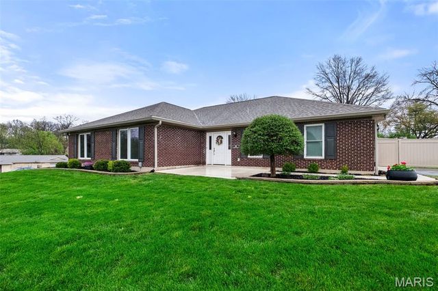 16 Nicolet Drive, Manchester, MO 63011