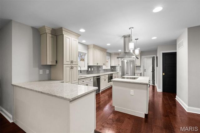 16 Nicolet Drive, Manchester, MO 63011