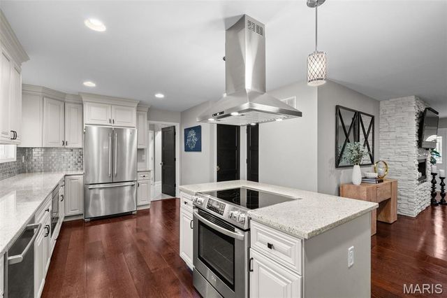 16 Nicolet Drive, Manchester, MO 63011