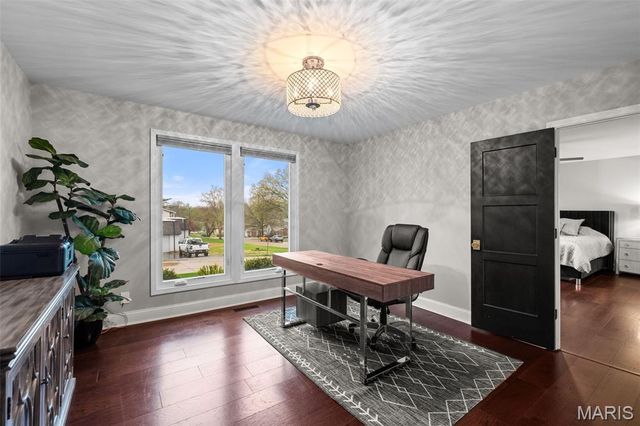 16 Nicolet Drive, Manchester, MO 63011