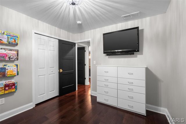 16 Nicolet Drive, Manchester, MO 63011