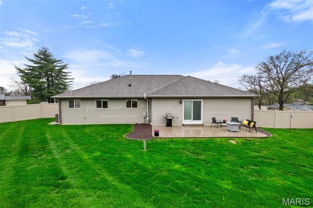 16 Nicolet Drive, Manchester, MO 63011