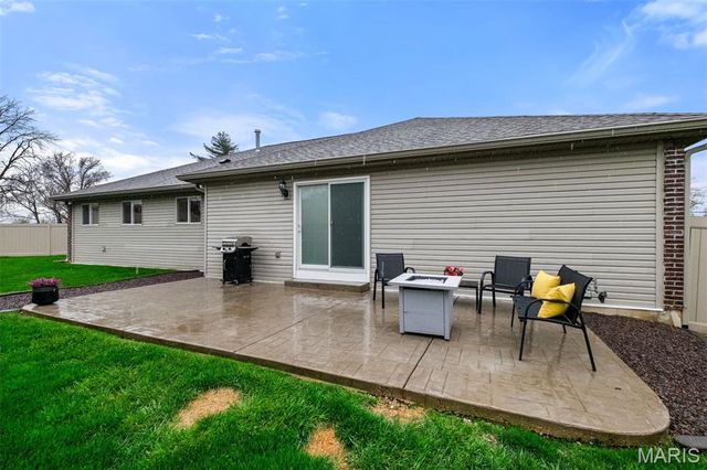 16 Nicolet Drive, Manchester, MO 63011