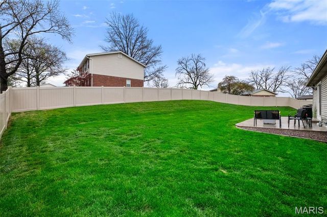 16 Nicolet Drive, Manchester, MO 63011