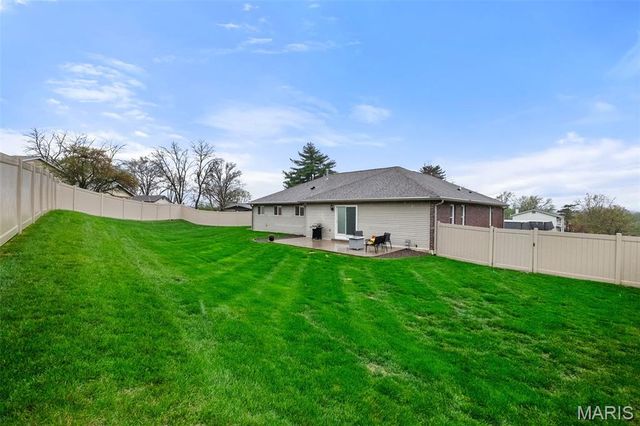 16 Nicolet Drive, Manchester, MO 63011