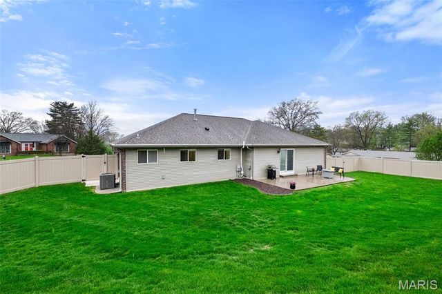 16 Nicolet Drive, Manchester, MO 63011