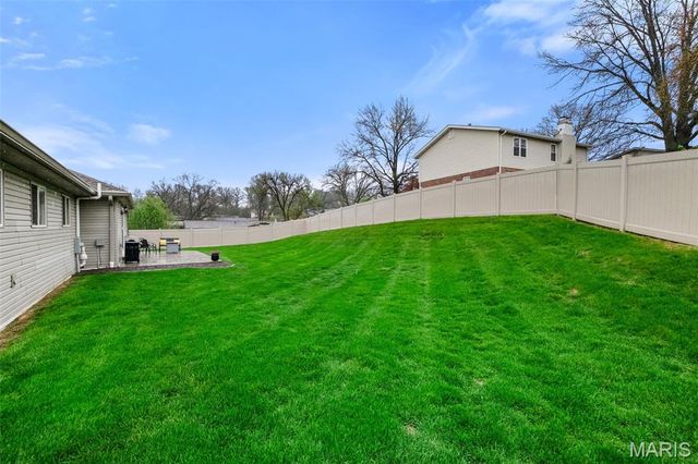 16 Nicolet Drive, Manchester, MO 63011