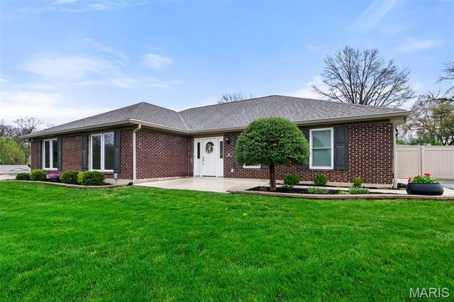 16 Nicolet Drive, Manchester, MO 63011