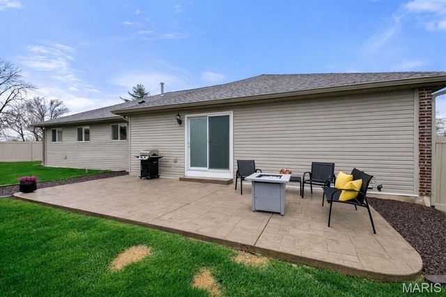 16 Nicolet Drive, Manchester, MO 63011