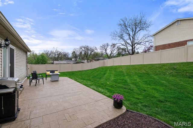 16 Nicolet Drive, Manchester, MO 63011