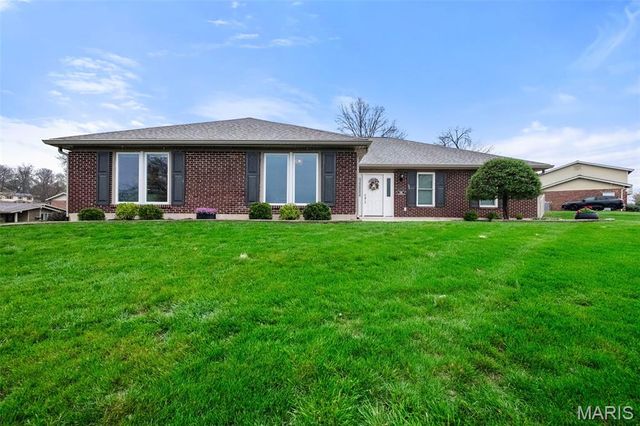 16 Nicolet Drive, Manchester, MO 63011