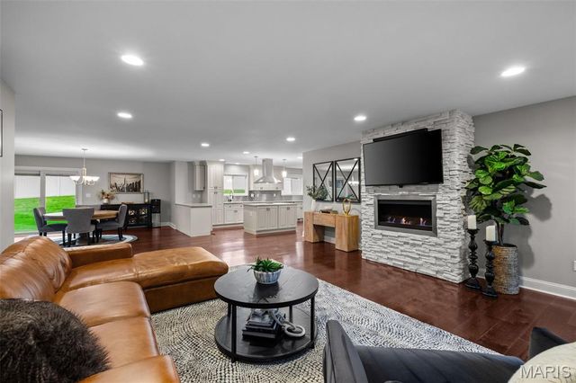 16 Nicolet Drive, Manchester, MO 63011