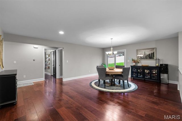 16 Nicolet Drive, Manchester, MO 63011