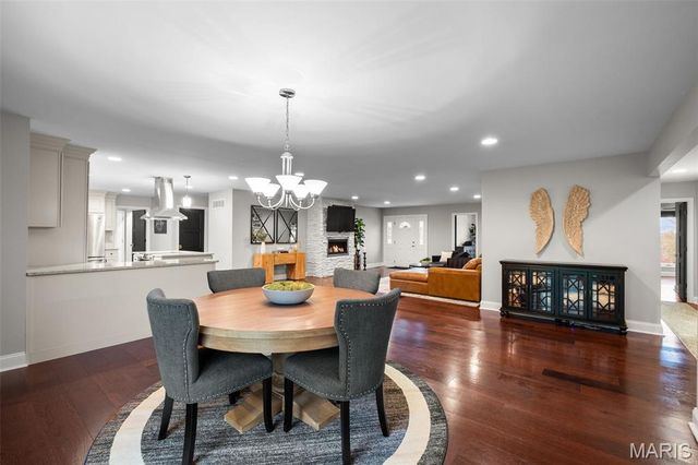 16 Nicolet Drive, Manchester, MO 63011